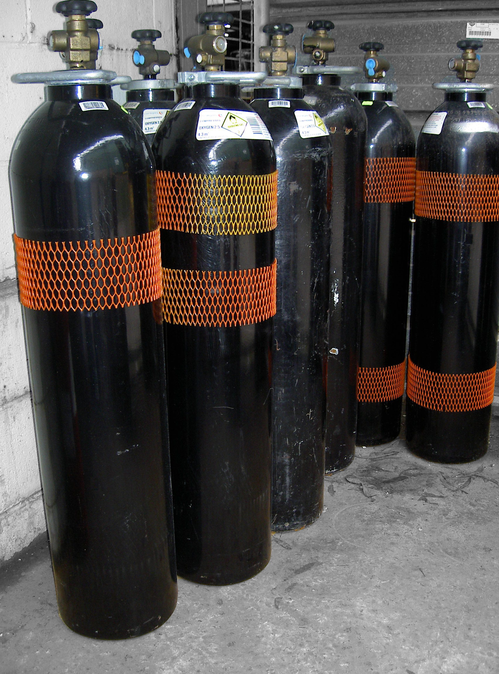 Oxygen, Compressed - Size: E/23ltr (Gas Extra)